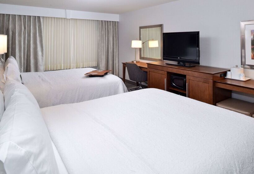 هتل Hampton Inn & Suites By Hilton Calgary University Northwest