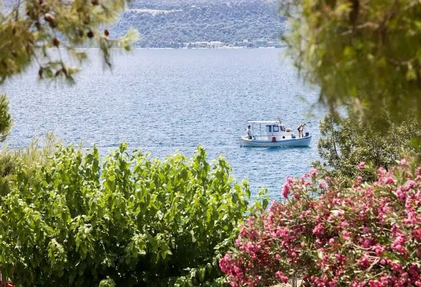 בית מלון כפרי Kalamaki Beach Resort