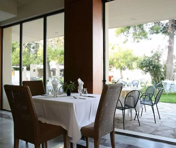 בית מלון כפרי Kalamaki Beach Resort