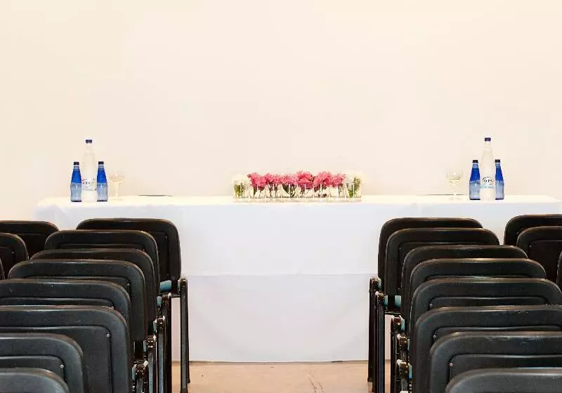 בית מלון כפרי Kalamaki Beach Resort