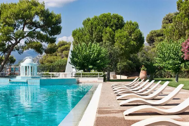 בית מלון כפרי Kalamaki Beach Resort