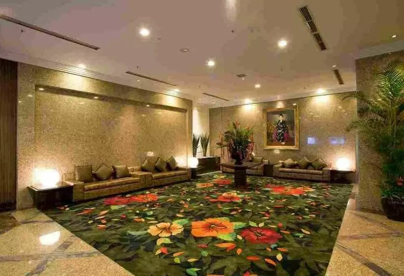 בית מלון כפרי Okinawa Kariyushi Urban Resort Naha