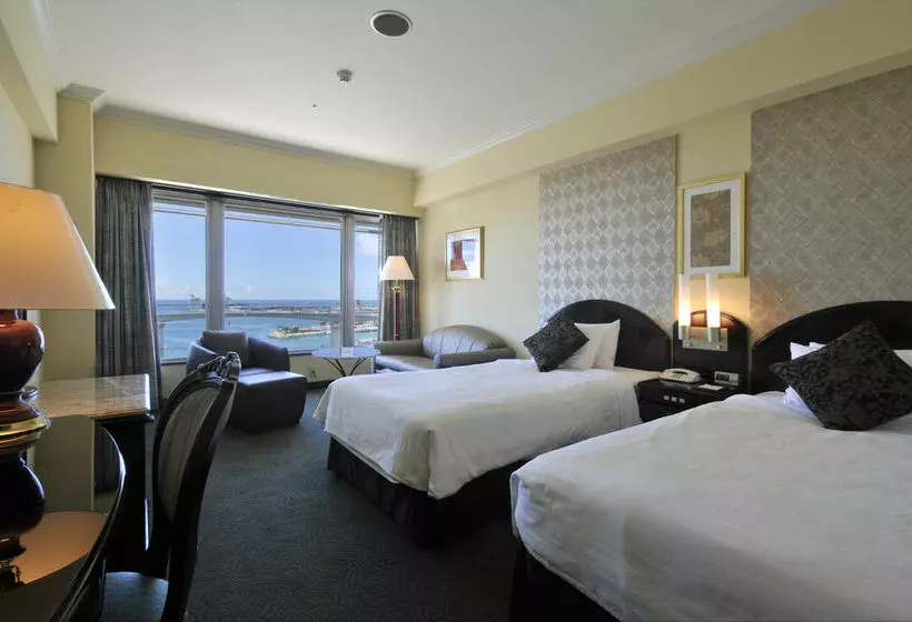 בית מלון כפרי Okinawa Kariyushi Urban Resort Naha