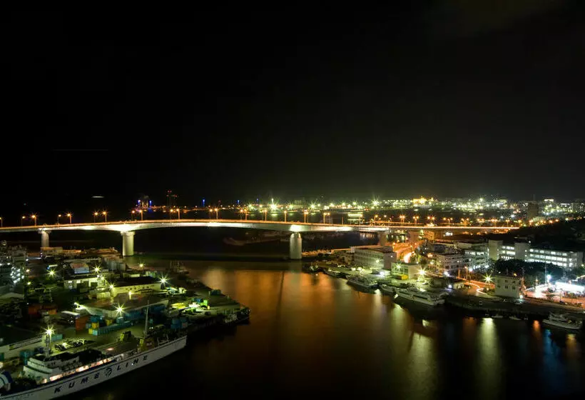 בית מלון כפרי Okinawa Kariyushi Urban Resort Naha