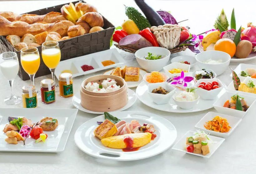 בית מלון כפרי Okinawa Kariyushi Urban Resort Naha