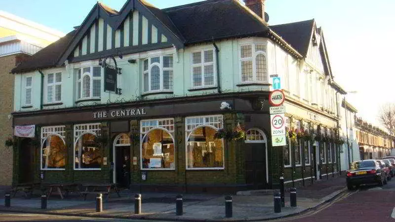 ホテル The Central