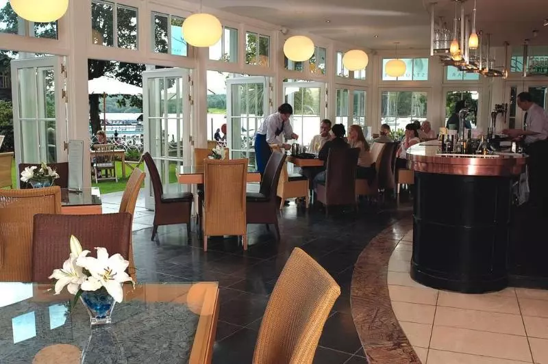 ホテル The Waterhead Inn  The Inn Collection Group