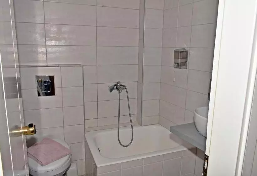 Iniohos Hotel Restaurant