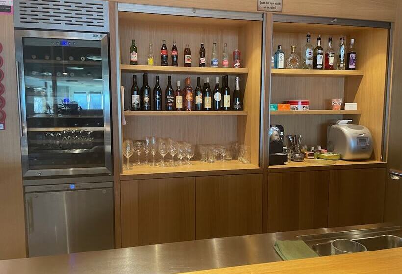 Lausanne Youth Hostel Jeunotel