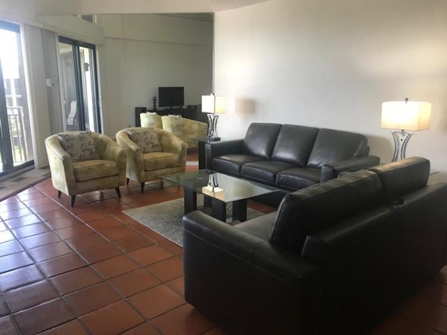 בית מלון כפרי 1800 Atlantic Suites