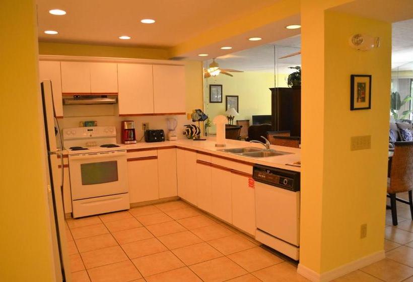 בית מלון כפרי 1800 Atlantic Suites