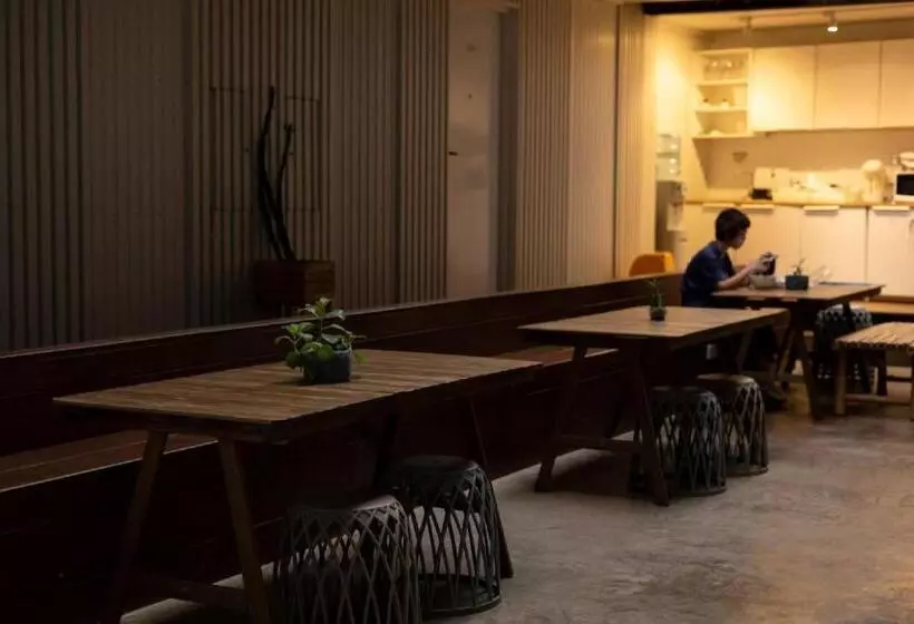 ホテル Pakchong Center Poshtel