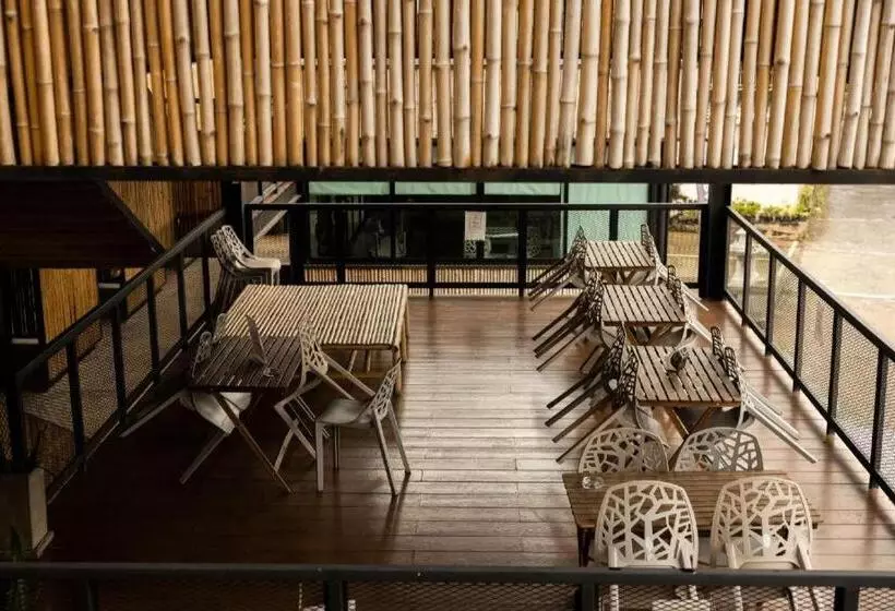 ホテル Pakchong Center Poshtel