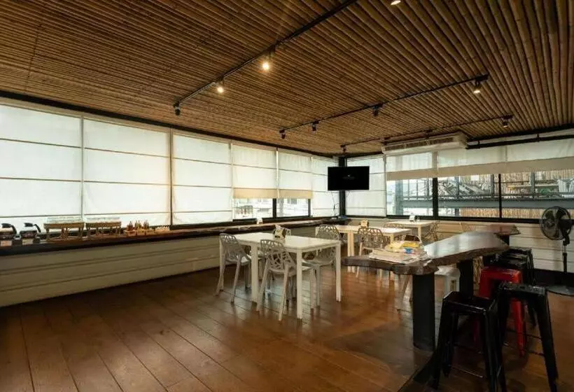 ホテル Pakchong Center Poshtel