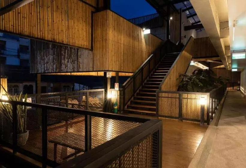 ホテル Pakchong Center Poshtel