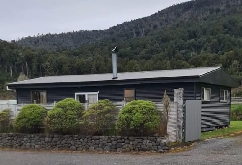 فندق The Crossing Lodge & Backpackers