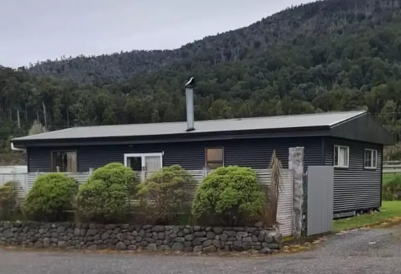 Hotelli The Crossing Lodge & Backpackers