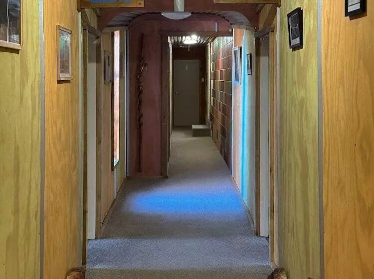 Hotelli The Crossing Lodge & Backpackers