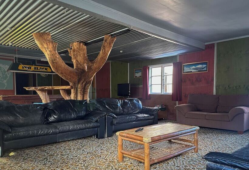 فندق The Crossing Lodge & Backpackers