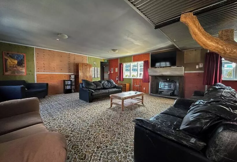 Hotelli The Crossing Lodge & Backpackers