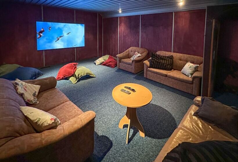 ホテル The Crossing Lodge & Backpackers