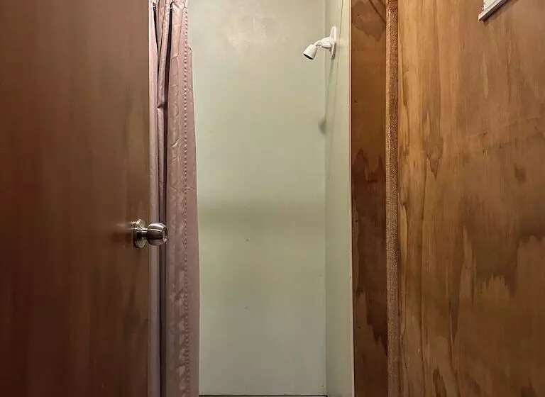 Hotelli The Crossing Lodge & Backpackers