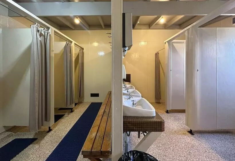 Hotelli The Crossing Lodge & Backpackers