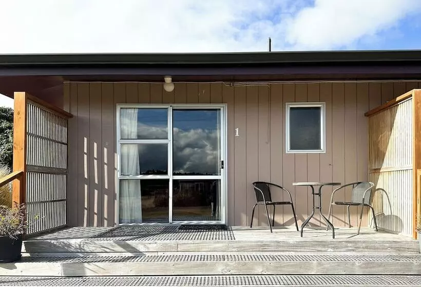 Hotelli The Crossing Lodge & Backpackers