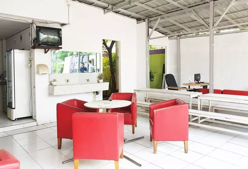 Hotelli Wisma Gahalta Syariah By Oyo Rooms