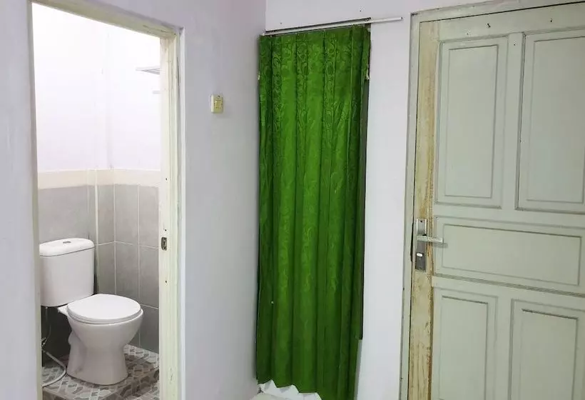 Hotelli Wisma Gahalta Syariah By Oyo Rooms