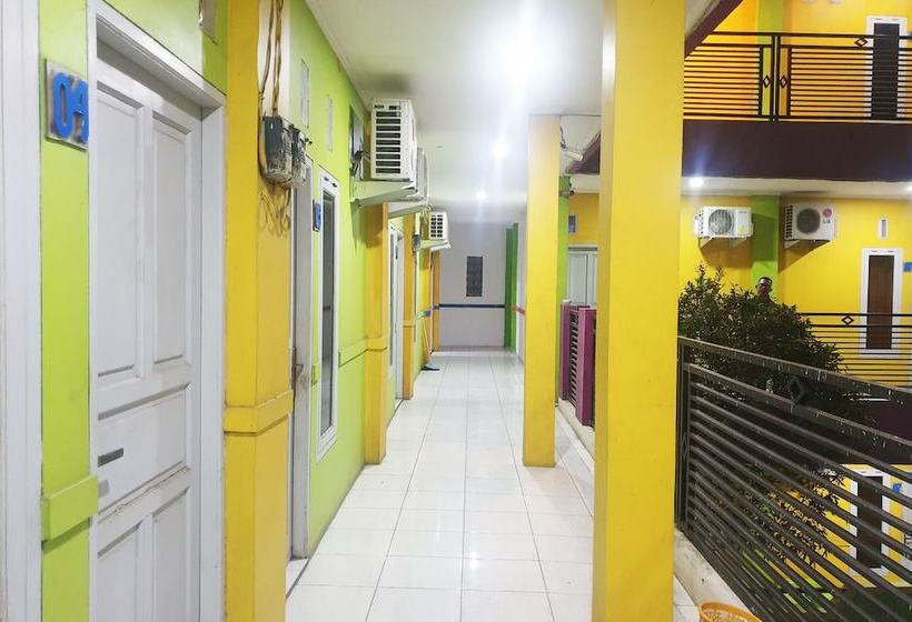 בית מלון כפרי Wisma Gahalta Syariah By Oyo Rooms