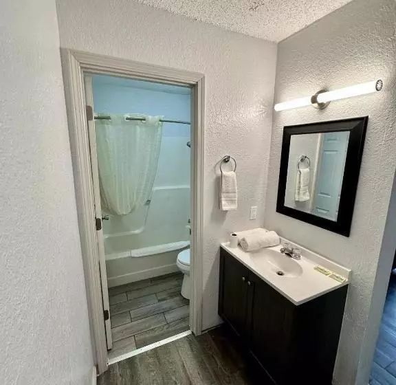 Hotelli Ozark Inn And Suites