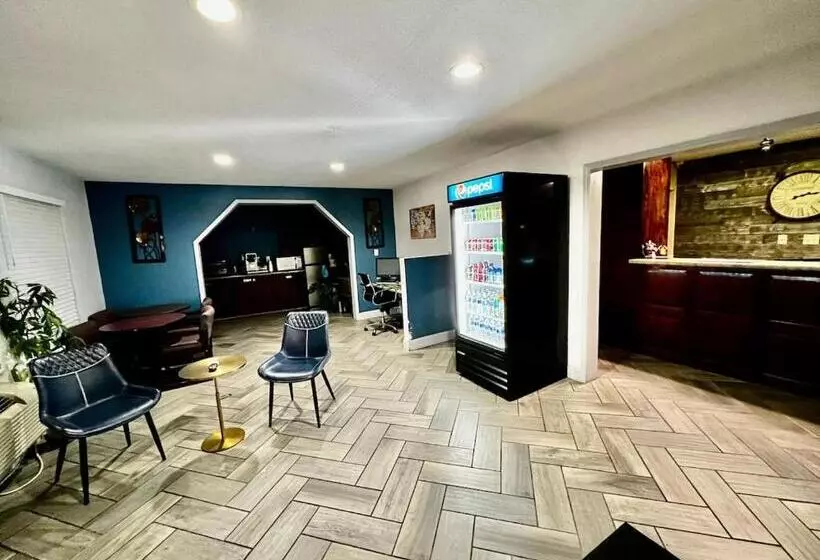 Hotelli Ozark Inn And Suites