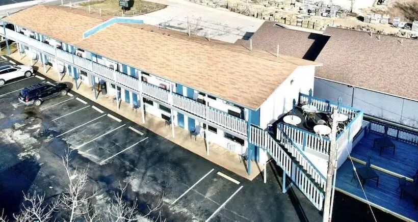 Hotelli Ozark Inn And Suites