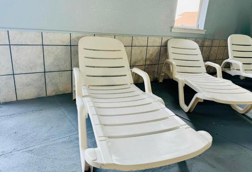 Otel Ozark Inn And Suites