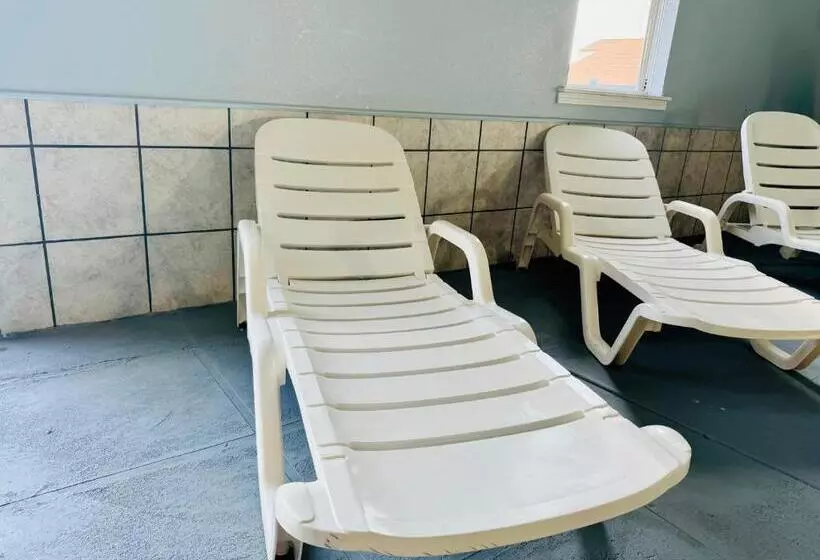 Hotelli Ozark Inn And Suites