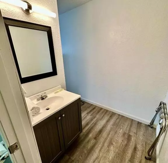 Hotelli Ozark Inn And Suites
