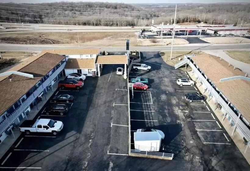 Hotelli Ozark Inn And Suites