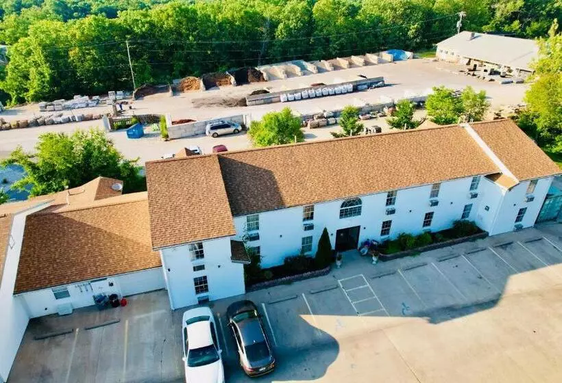 Hotelli Ozark Inn And Suites