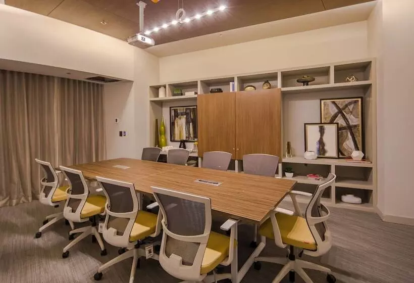 Ac Hotel By Marriott Guadalajara Expo