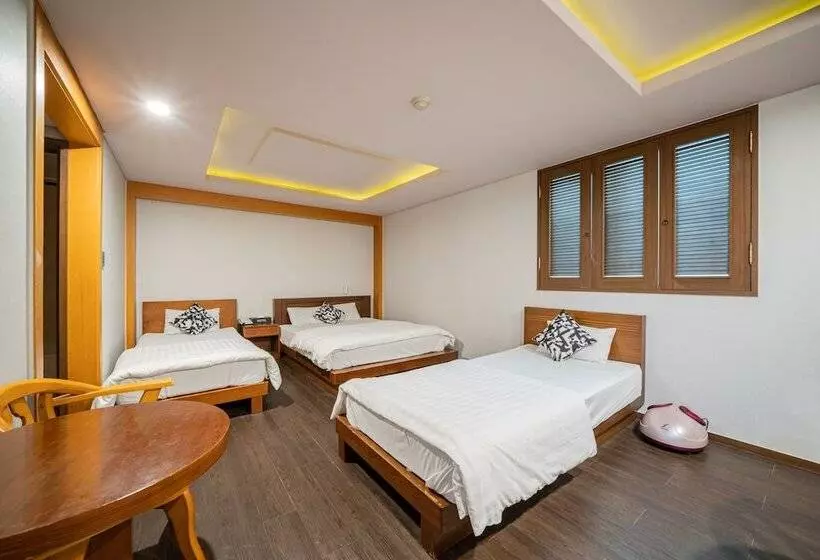 בית מלון כפרי At Home