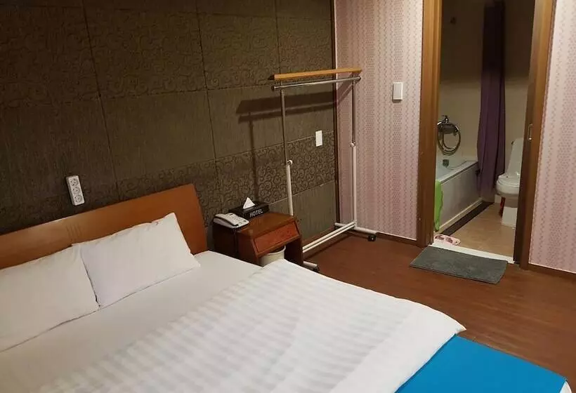 בית מלון כפרי At Home