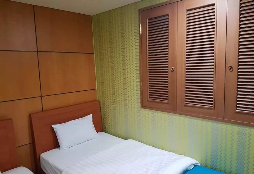 בית מלון כפרי At Home