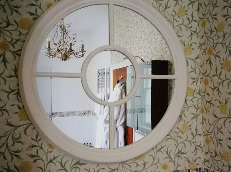 فندق Chiseldon House