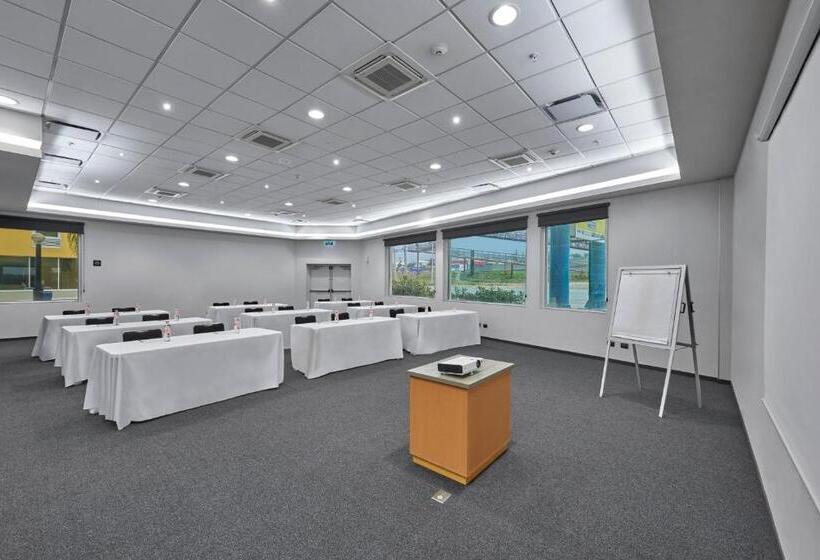 Отель City Express By Marriott Monterrey Santa Catarina