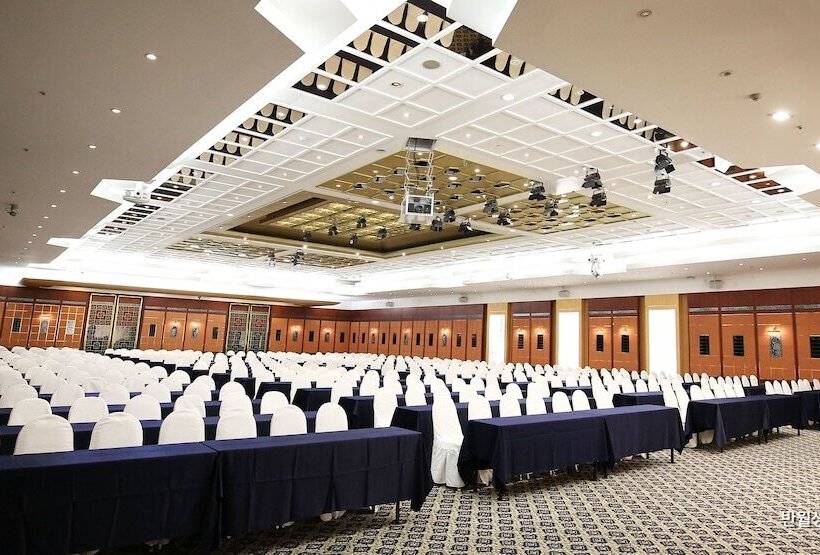 Commodore Hotel Gyeongju