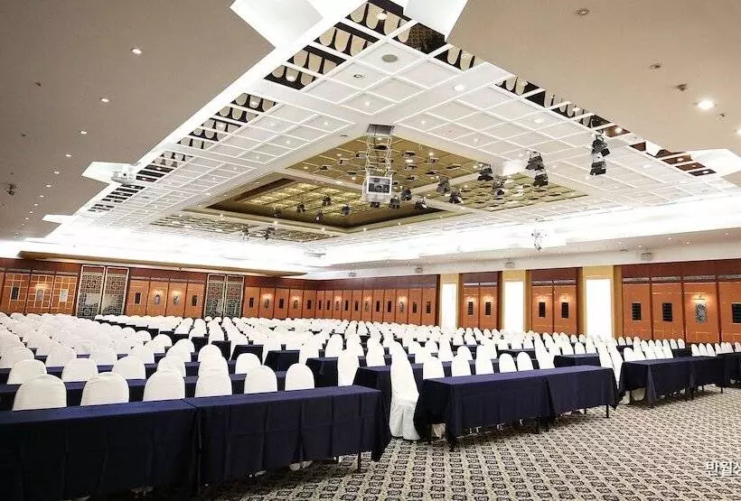 Commodore Hotel Gyeongju