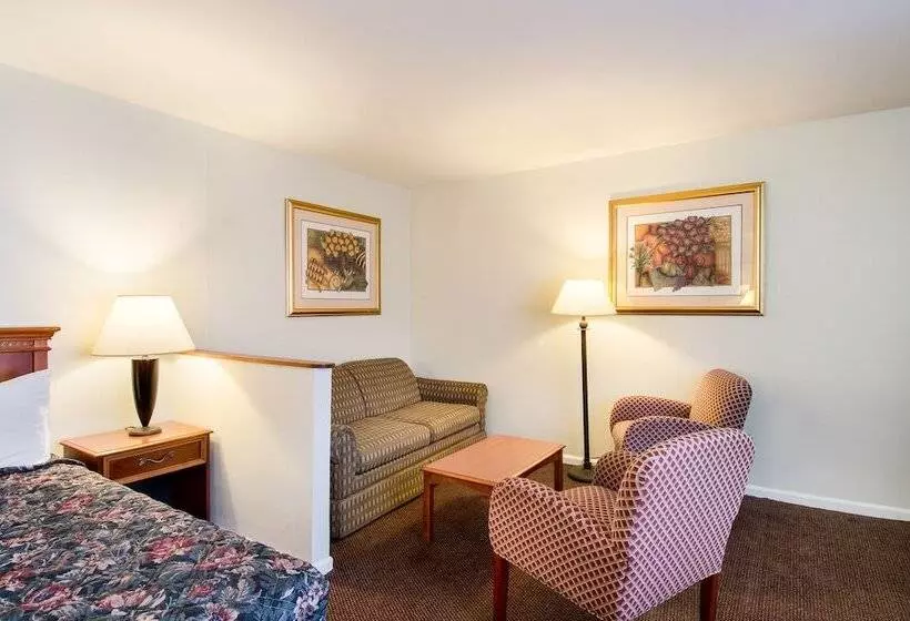 בית מלון כפרי Econo Lodge Inn & Suites