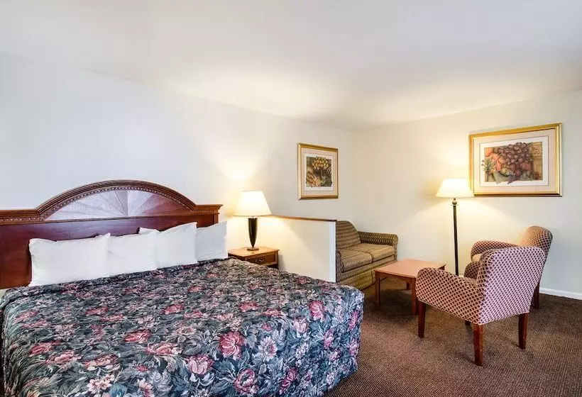 בית מלון כפרי Econo Lodge Inn & Suites