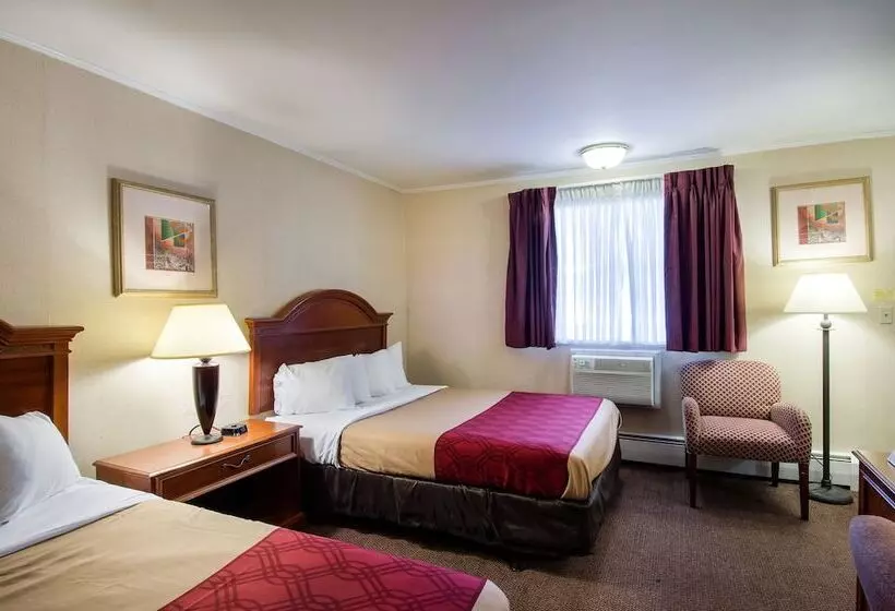 בית מלון כפרי Econo Lodge Inn & Suites